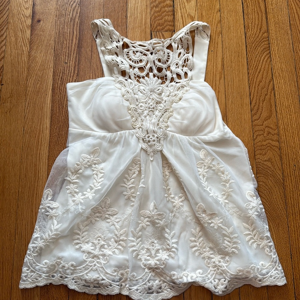 Boston Proper cream colored blouse tank lace top. New, never worn.
